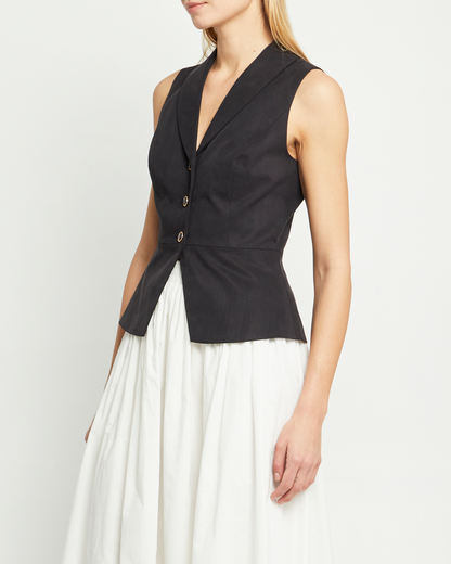 Leandra Vest